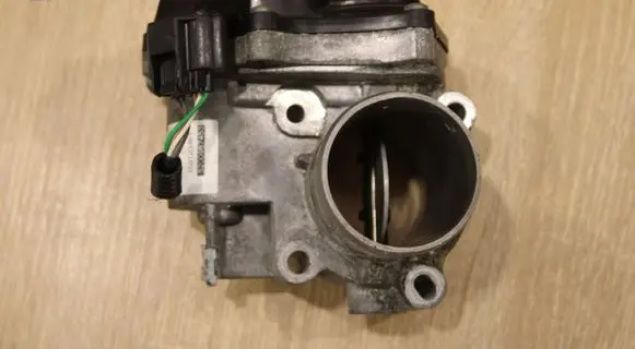 Renault Koleos I Throttle valve 147100385R