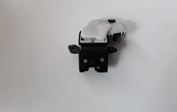 Mazda 3 II Loading door lock C6728