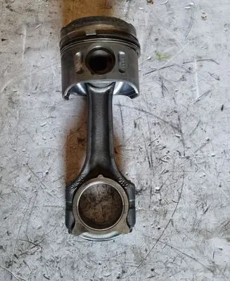 Mercedes-Benz E W210 Piston with connecting rod