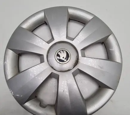 Skoda Fabia Mk3 (NJ) R15 wheel hub/cap/trim 6V0601147C