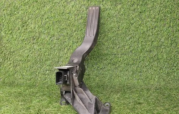 Ford Mondeo Mk III Accelerator throttle pedal 2S719F836DA