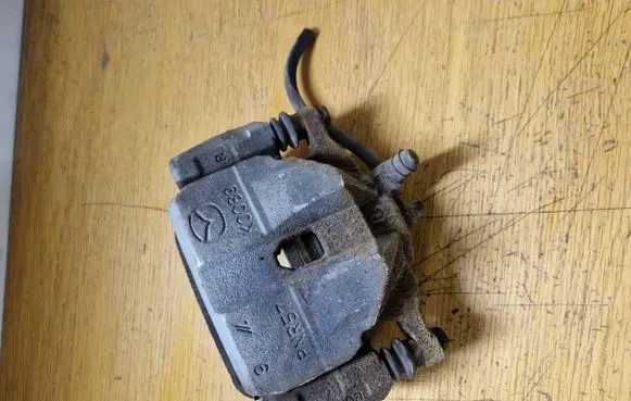 Mazda 6 Front brake caliper PNR57