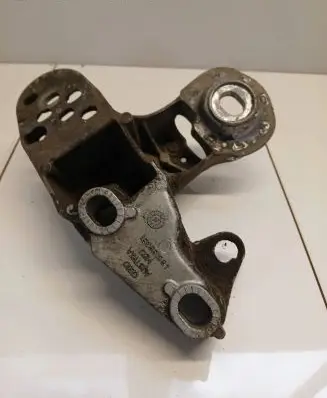 Audi A4 S4 B5 8D Engine mounting bracket 4B0199351