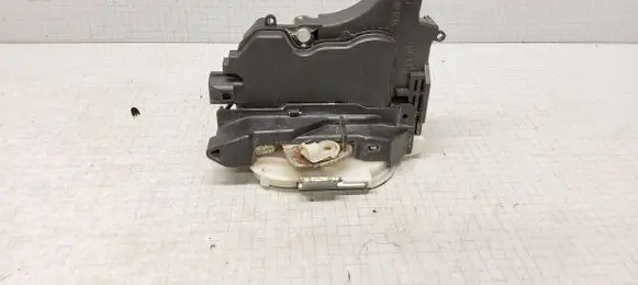 Mitsubishi Outlander Front door lock