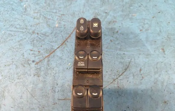 Hyundai Accent V Electric window control switch 935701R111