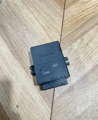 Mercedes-Benz E W211 Air suspension control unit module (rear) A2115450432 410213006001