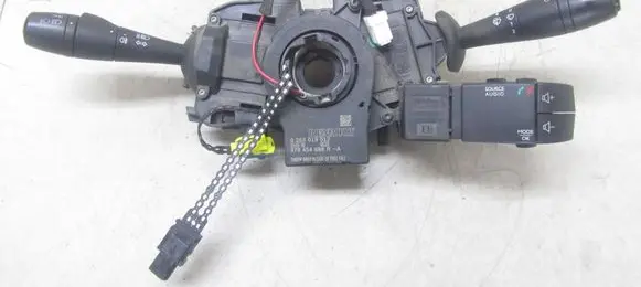 Wiper turn signal indicator stalk/switch