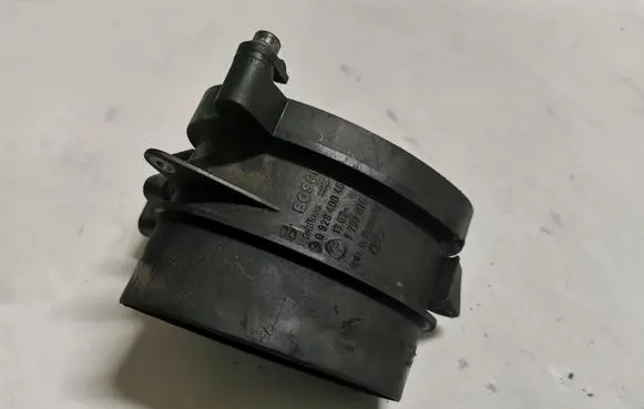 BMW 5 E39 Mass air flow meter 7787076 0928400468