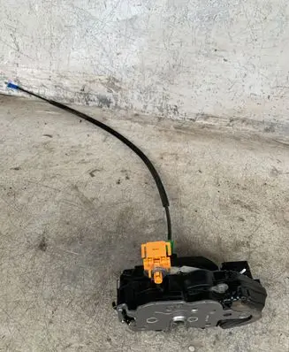 Opel Adam Front door lock 13579522