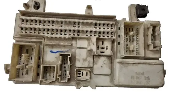 Volvo S40 Fuse module 31254903 519096804 00016567