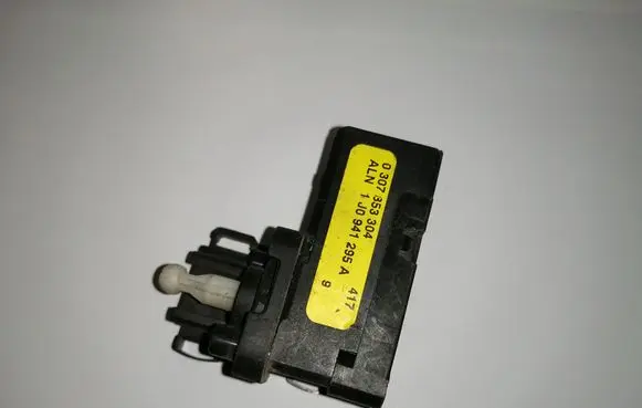 Headlight level adjustment motor