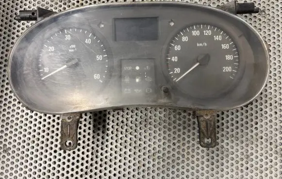 Renault Trafic II (X83) Speedometer (instrument cluster) P8200390135