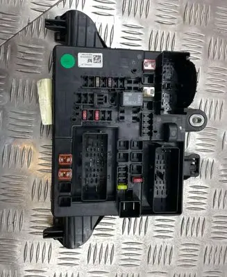 Opel Insignia A Fuse module 13277322