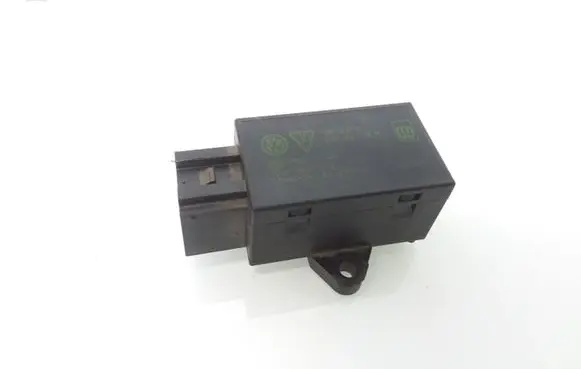 Volkswagen Touareg I Seat heating relay 7L0959772