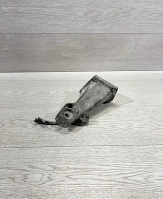BMW 5 E60 E61 Engine mounting bracket 6763218 59280110