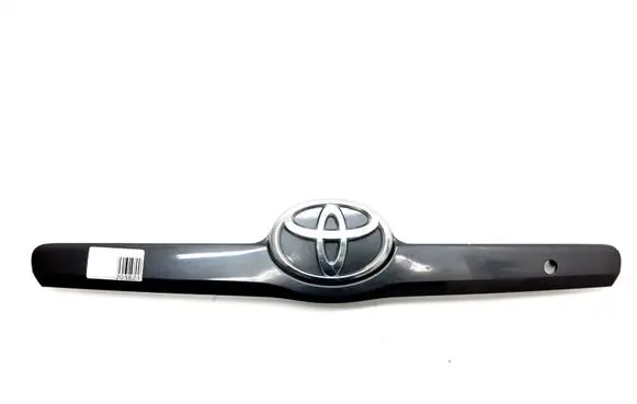 Toyota Camry Trunk door license plate light bar 7680106120