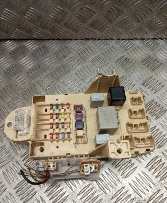 Toyota Yaris Fuse box set B27300D040