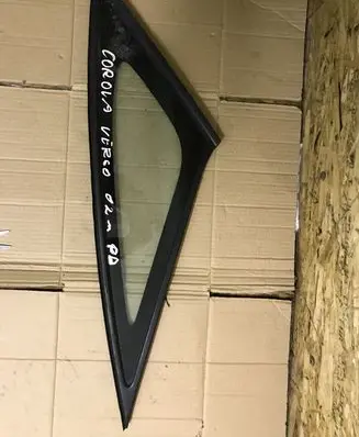 Toyota Corolla Verso E121 Front triangle window/glass 