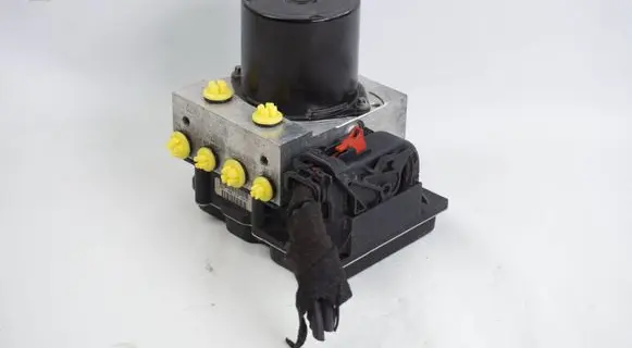 Skoda Fabia Mk2 (5J) ABS Pump 6R0614517K 6R0907379N 0265951045