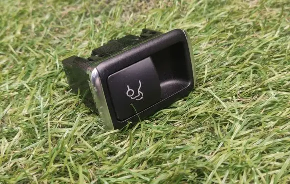Mercedes-Benz E W212 Tailgate opening switch A2079050051