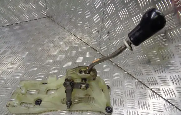 Toyota Avensis Verso Gear selector/shifter in gearbox 