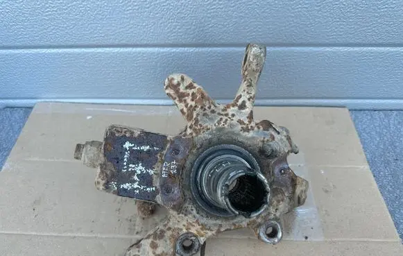 Nissan Terrano Front wheel hub spindle knuckle 400157F001