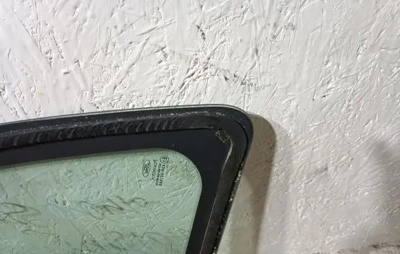 Ford Fusion Rear side window