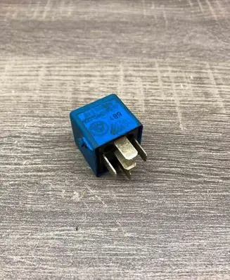 BMW 5 E39 Other relay 1388911 V23134E59X107