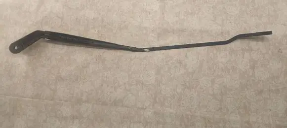 Volkswagen Golf IV Front wiper blade arm