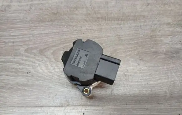 Volvo V70 Ignition lock contact 8645228