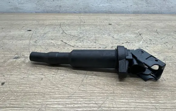 BMW 6 F06 Gran coupe High voltage ignition coil 8647689 0221504470