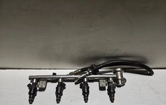 Volkswagen PASSAT B5 Fuel main line pipe 058133681C 058133551