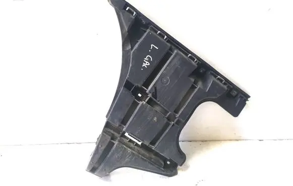 Rear bumper mounting bracket