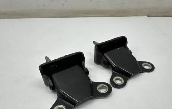 Toyota Yaris Cross Tailgate/trunk/boot hinge