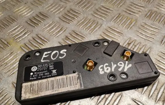 Volkswagen Eos Aerial antenna amplifier 1Q0035577