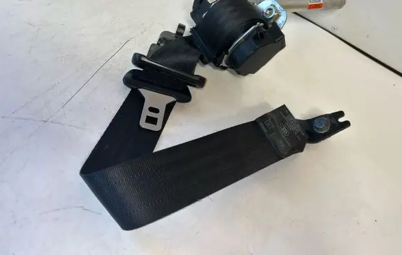 Volvo V70 Rear seatbelt 606175200C