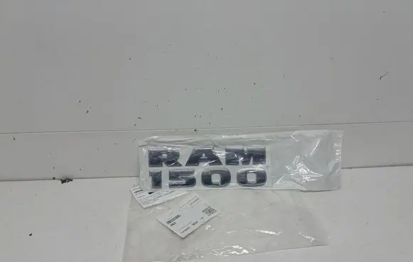 Dodge RAM 1500 DS Manufacturers badge/model letters 68149702AA 0053126375
