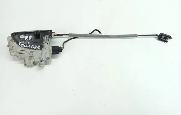 Volkswagen Touareg II Front door lock 8J1837016A A046465