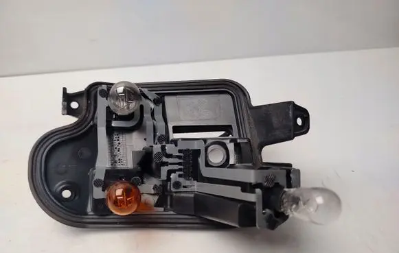 Volkswagen PASSAT B7 Tail light bulb cover holder 