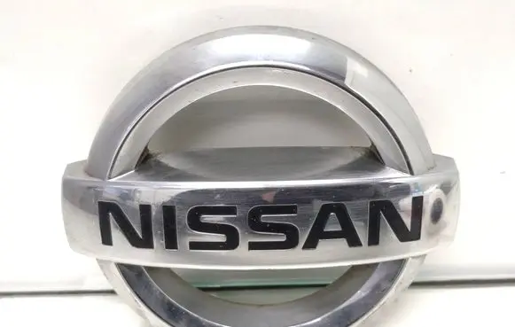 Nissan Navara D40 Manufacturer badge logo/emblem 62890EB300 NSE0021011