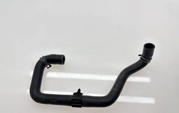 Engine coolant pipe/hose