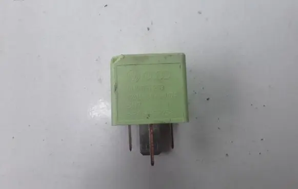 Volkswagen Golf VI Other relay 4H0951253 V23136J0006X079