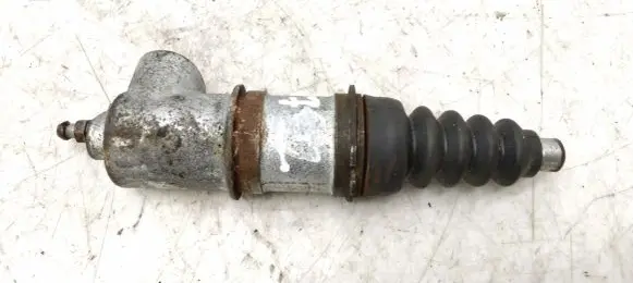 Clutch slave cylinder
