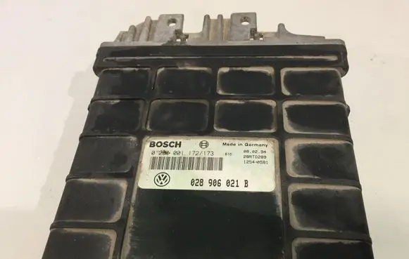Volkswagen PASSAT B4 Engine control unit/module 028906021B 0281001172173