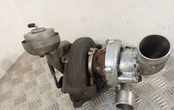 Toyota Avensis T250 Turbo 172010R020
