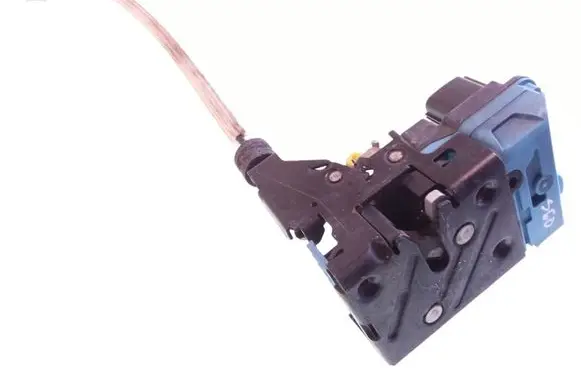 Volvo S60 Front door lock 8650546