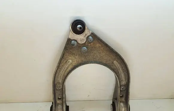 Mercedes-Benz CLS C219 Front lower control arm/wishbone A2113300438