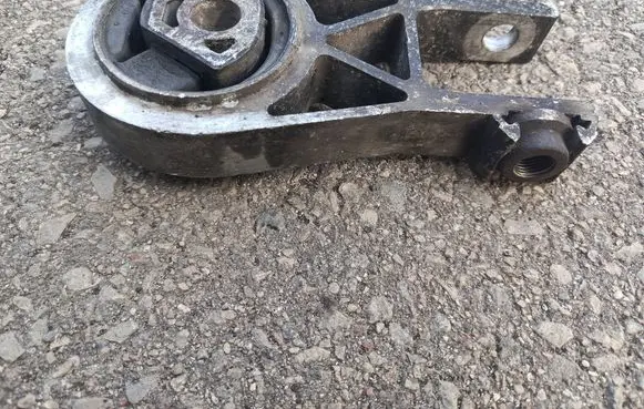 Engine mount bracket