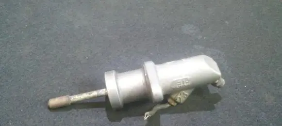BMW 5 E39 Clutch master cylinder