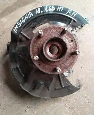 Opel Insignia B Front wheel hub 23384198